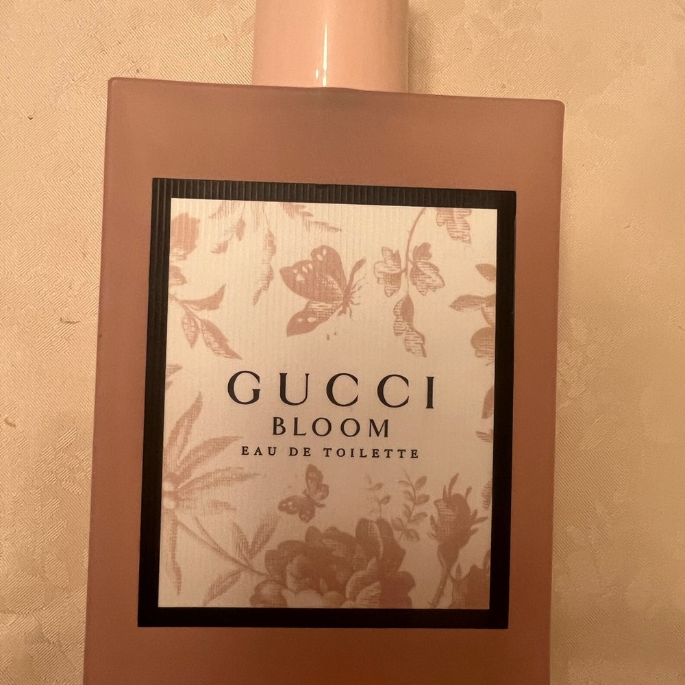 Half bottle Gucci bloom Eau de Toilette